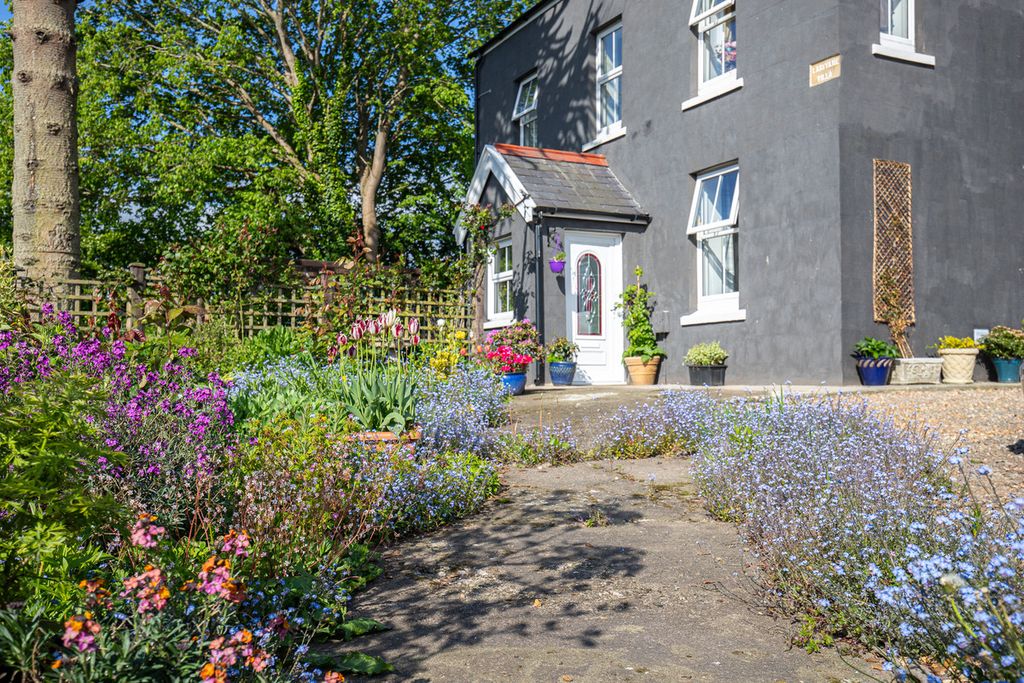 Property photo 2 of 49