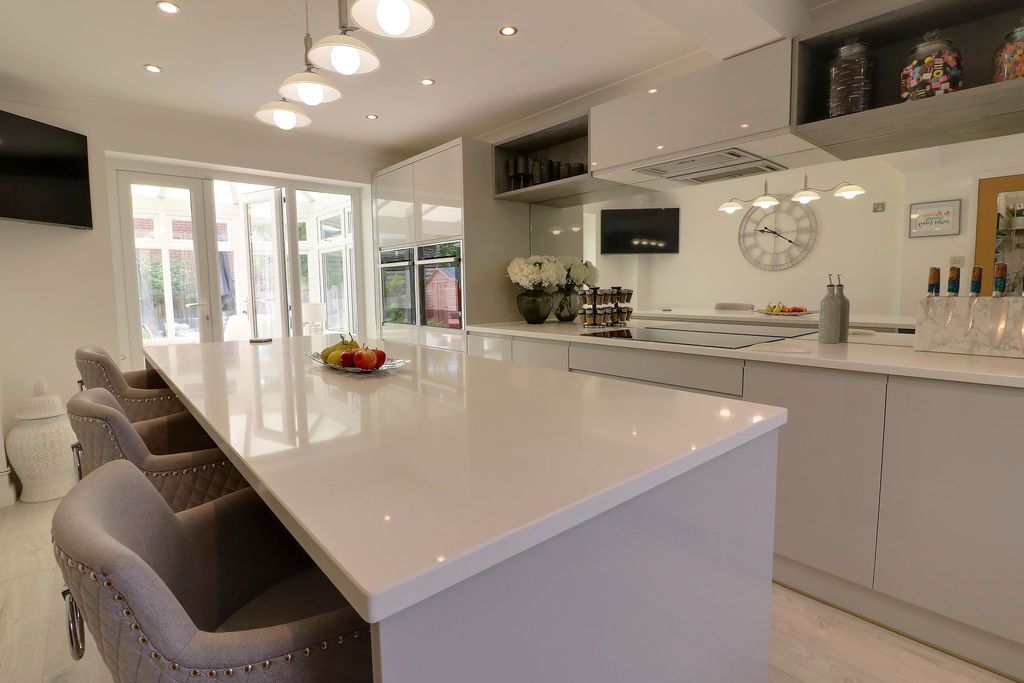 Property photo 2 of 25 Kitchen/Breakfast Room
