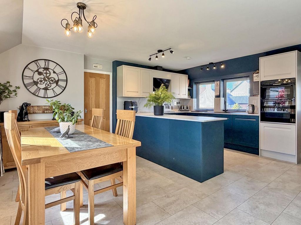 Property photo 3 of 39 Kitchen