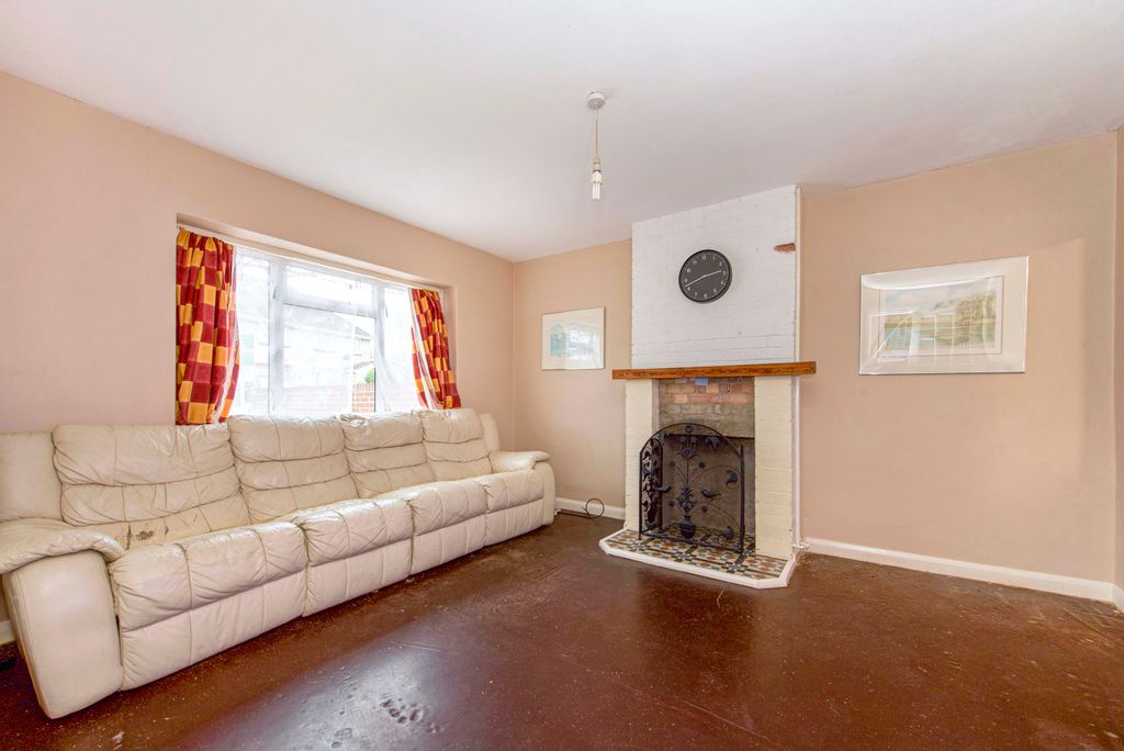 Property photo 2 of 11