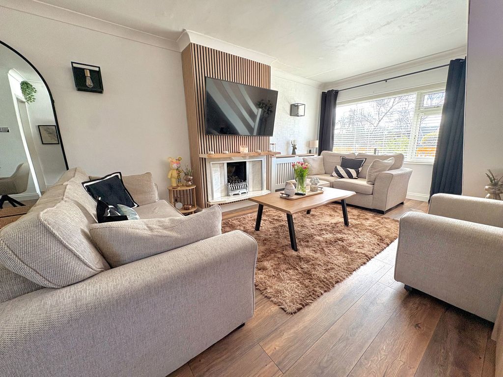 Property photo 2 of 28