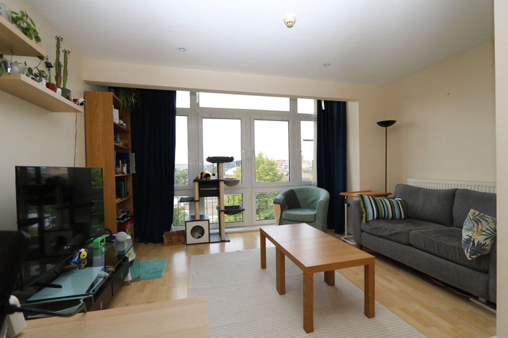 Property photo 3 of 10