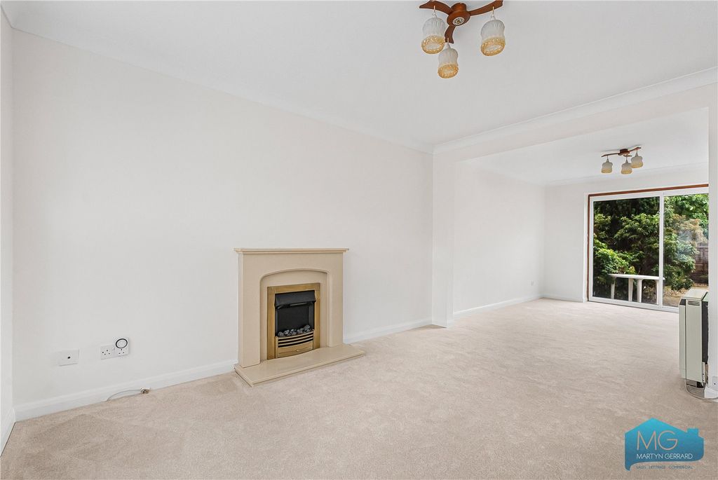 Property photo 2 of 35 Picture No. 24