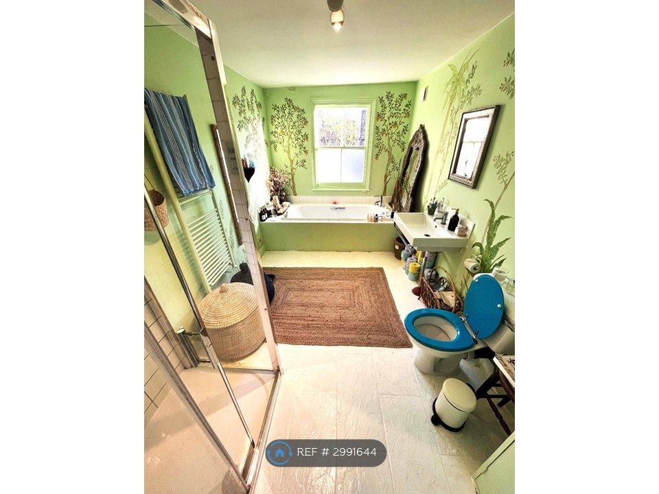 Property photo 3 of 17 Main Bathroom