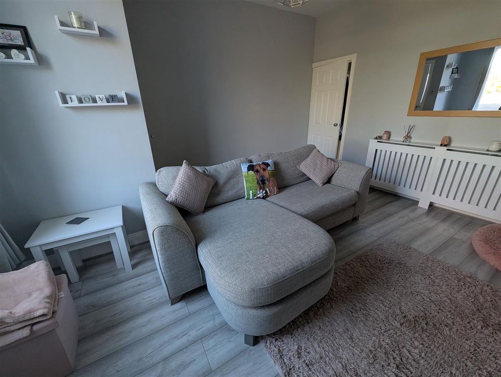 Property photo 3 of 13 Lounge