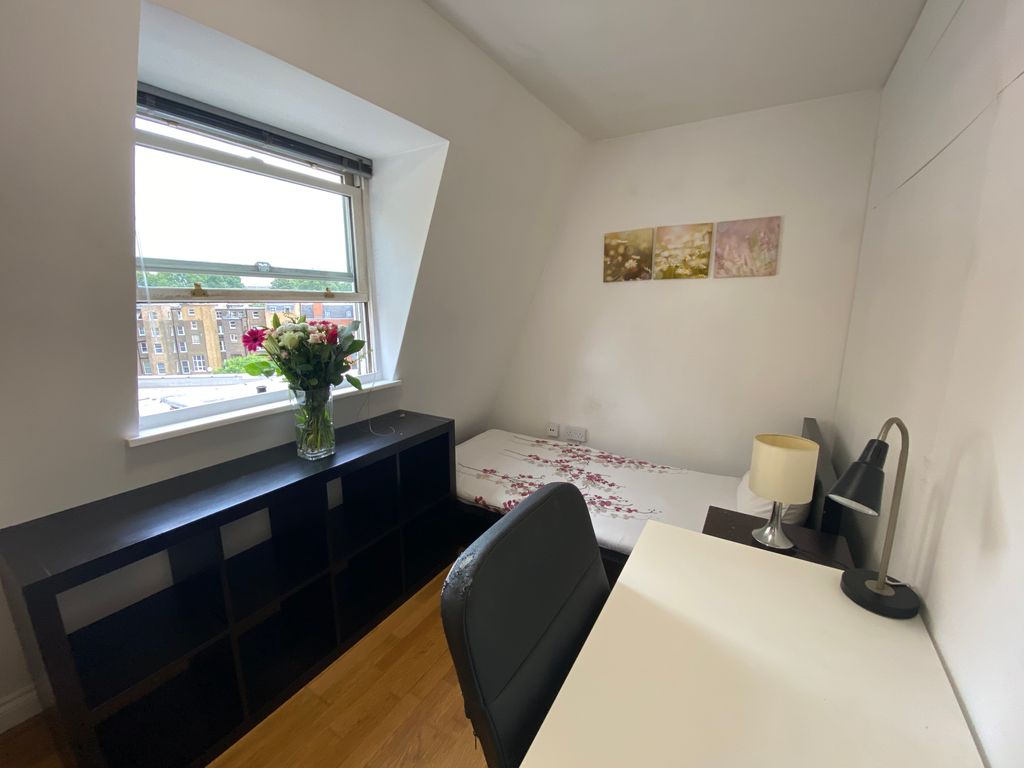 Property photo 3 of 10 Bedroom