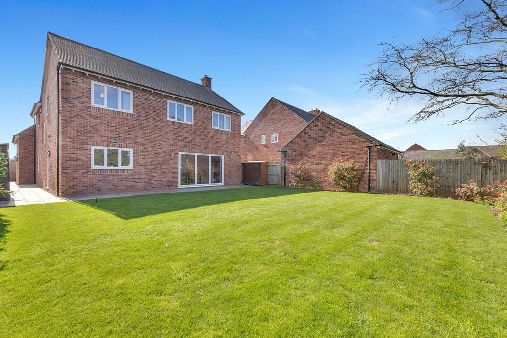 Property photo 2 of 37