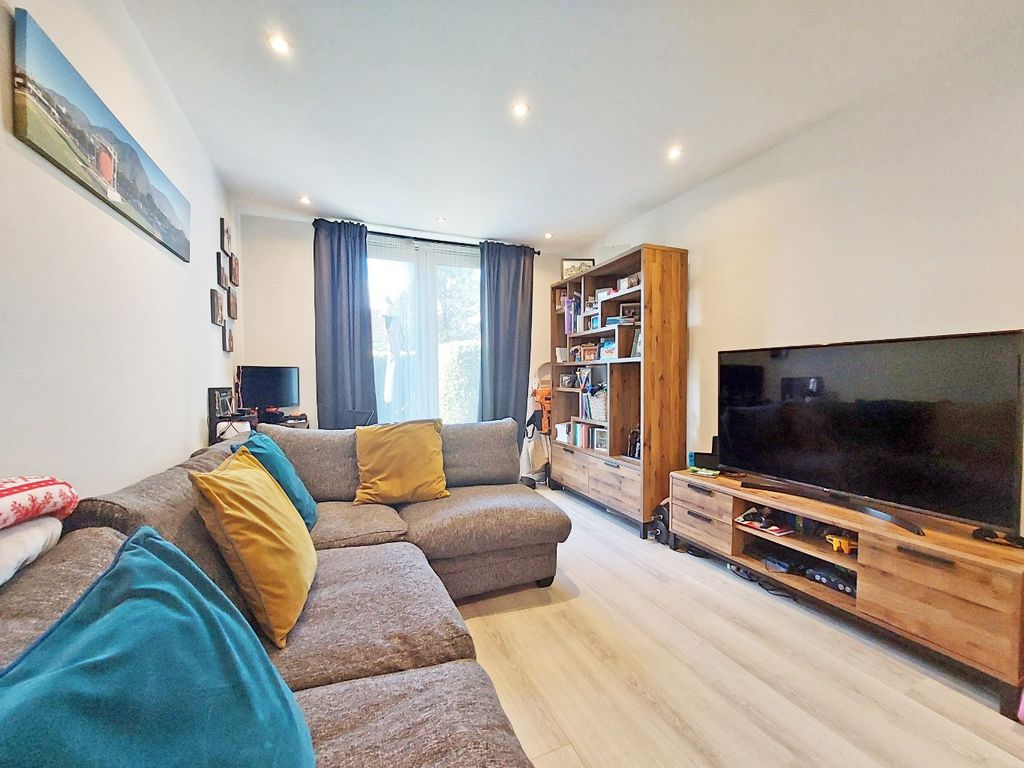 Property photo 2 of 16 4516003