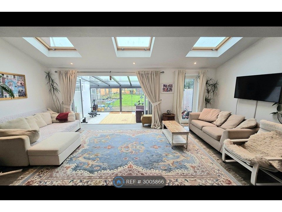 Property photo 1 of 21 Large Open Plan Living Room / Diner