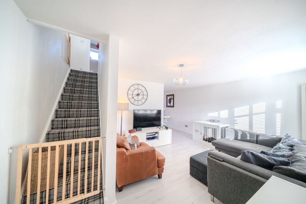 Property photo 2 of 31