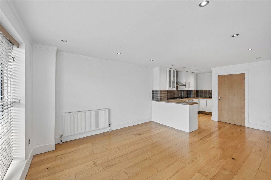 Property photo 2 of 9 Picture No. 13