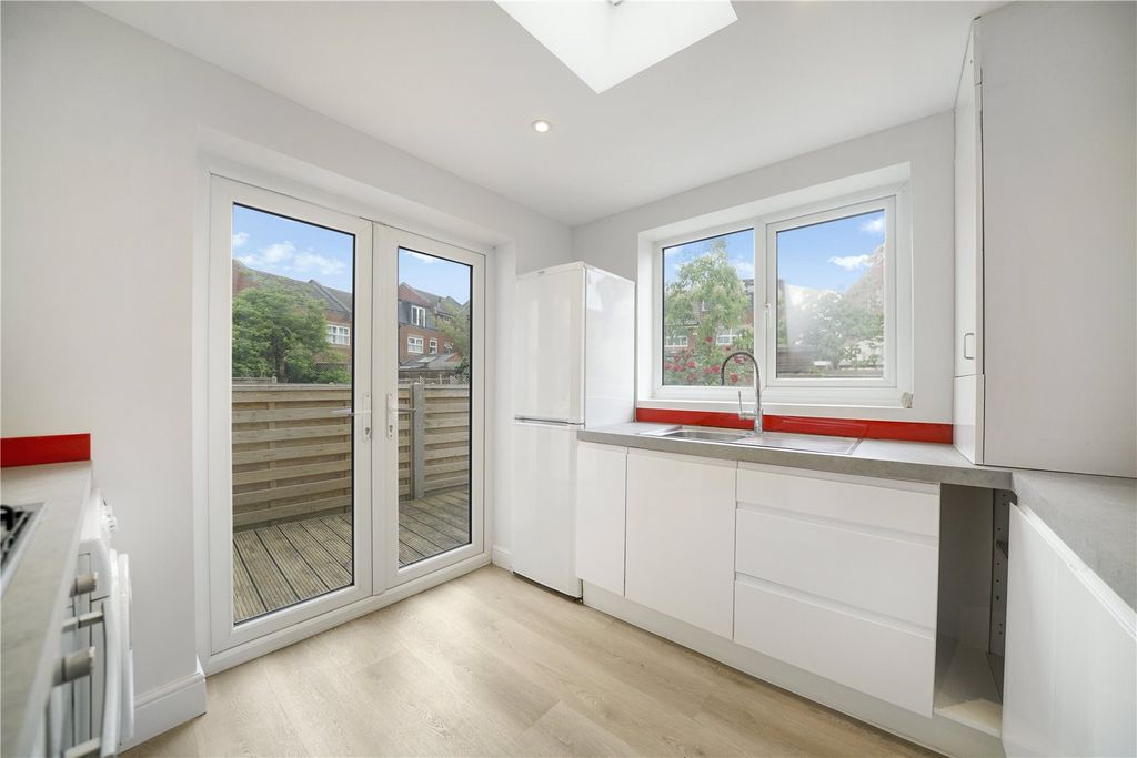 Property photo 3 of 12 Picture No. 18
