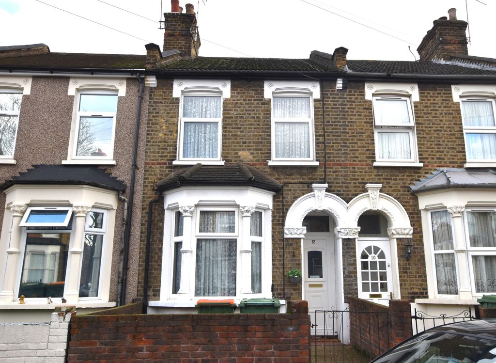 Property photo 1 of 12 Two Bedroom Terraced House - Chain Free