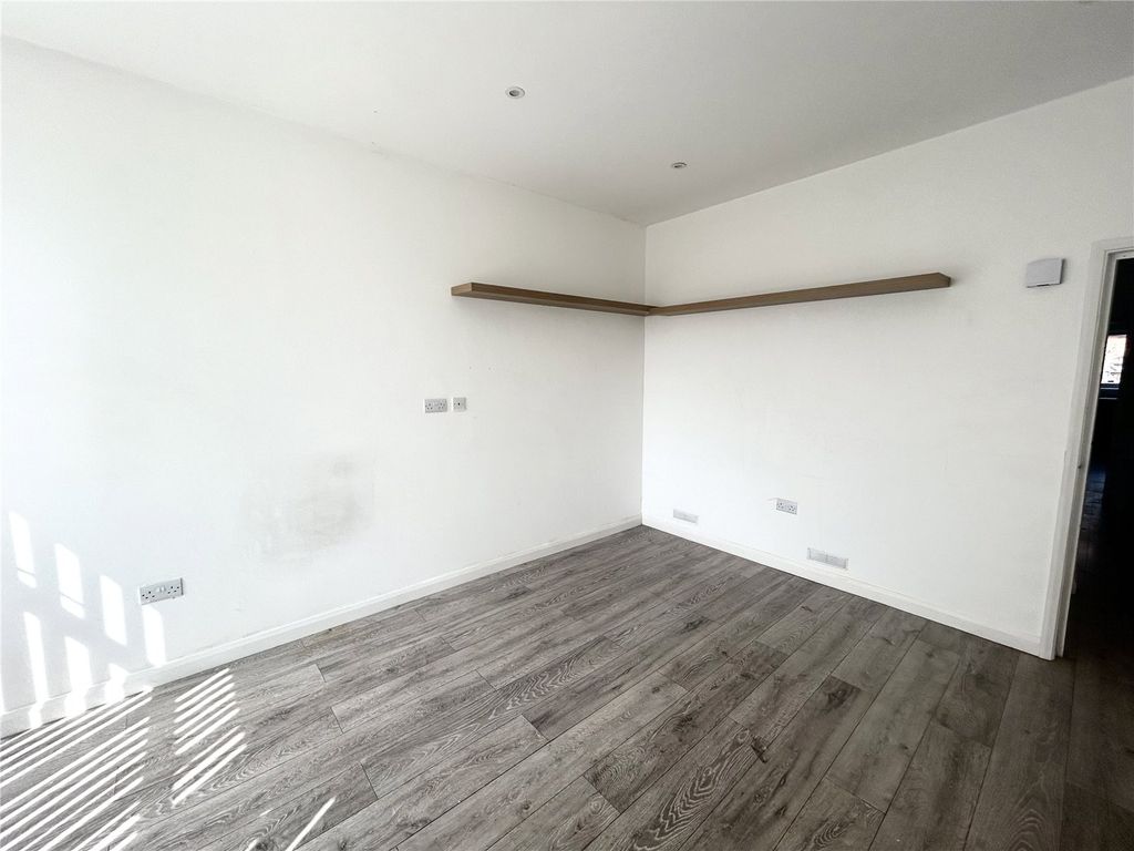 Property photo 3 of 11 Picture No. 20