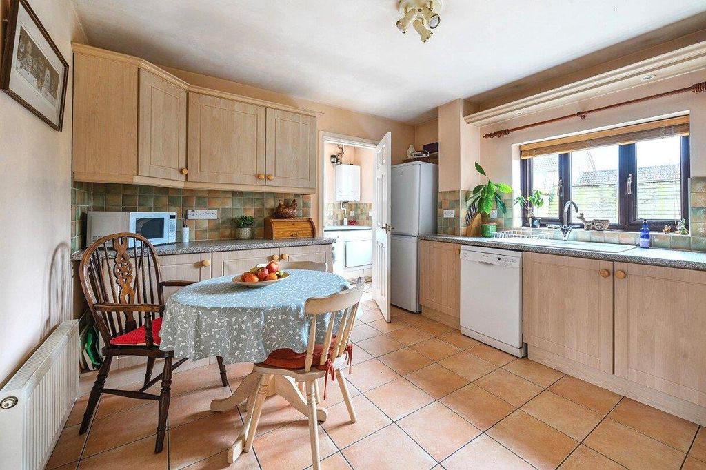 Property photo 3 of 15 Kitchen