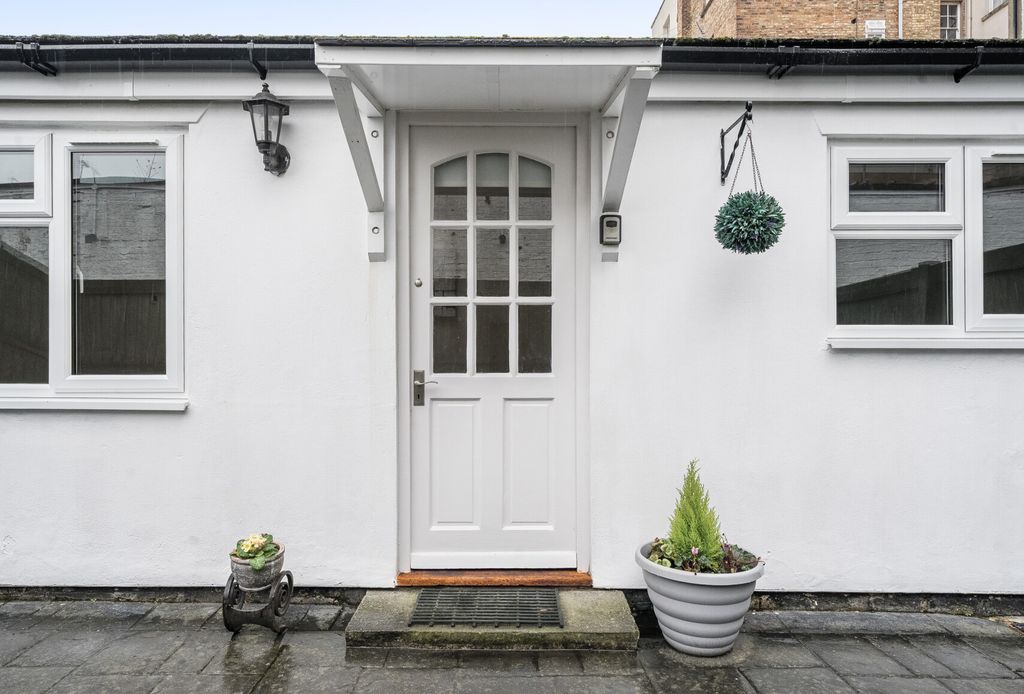 Property photo 2 of 10 1408521-13-698224...