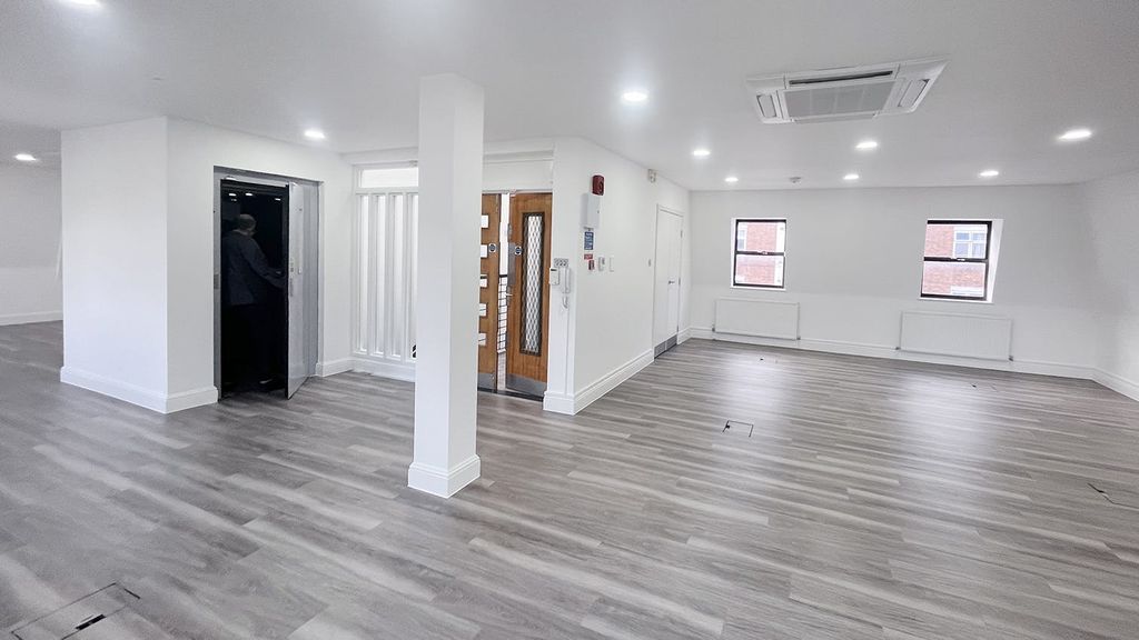 Property photo 2 of 9 Bishops Park House Fulham High St Sw6 Office To Let West London Office 7.Jpg