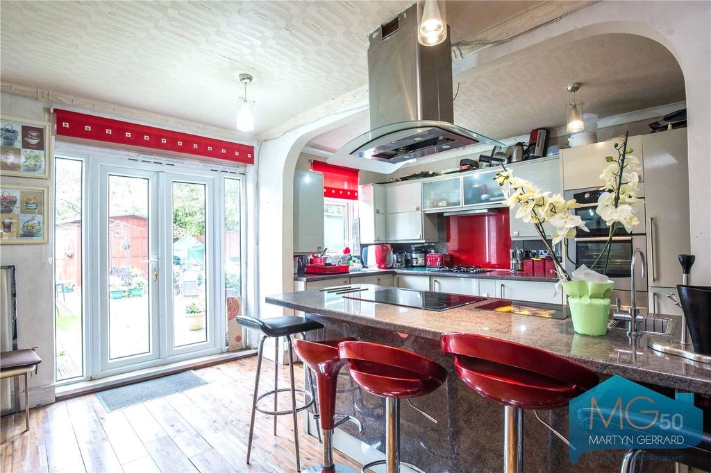 Property photo 3 of 13 Kitchen