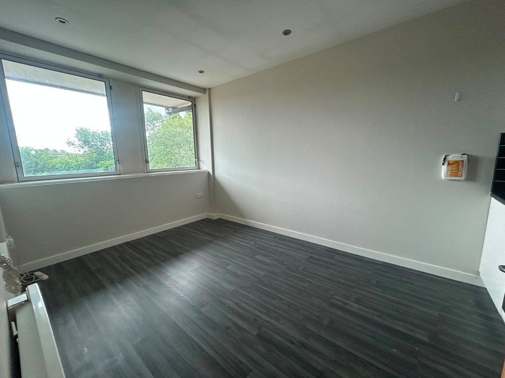 Property photo 3 of 6 Picture No. 02
