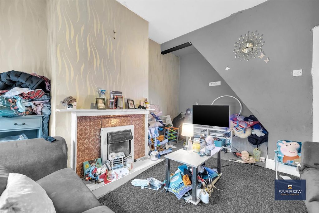 Property photo 3 of 20 Living Room