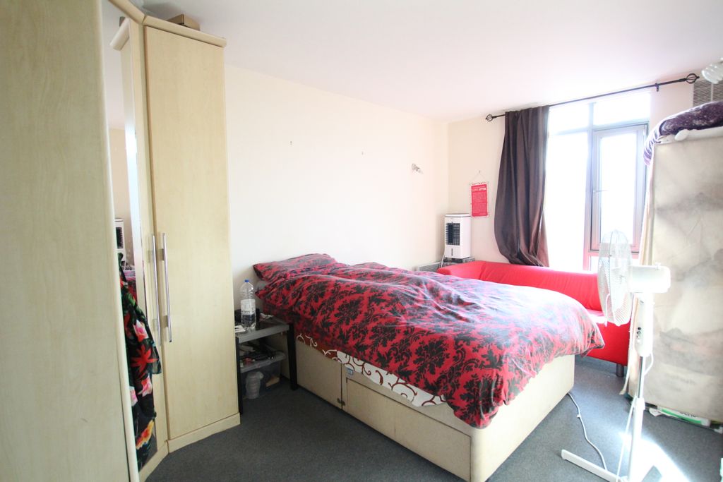 Property photo 3 of 5