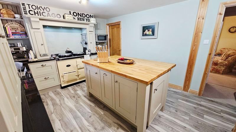 Property photo 3 of 21 Photo 5