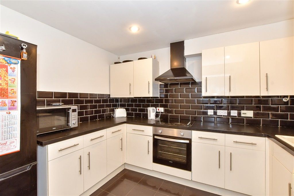 Property photo 3 of 8 Kitchen