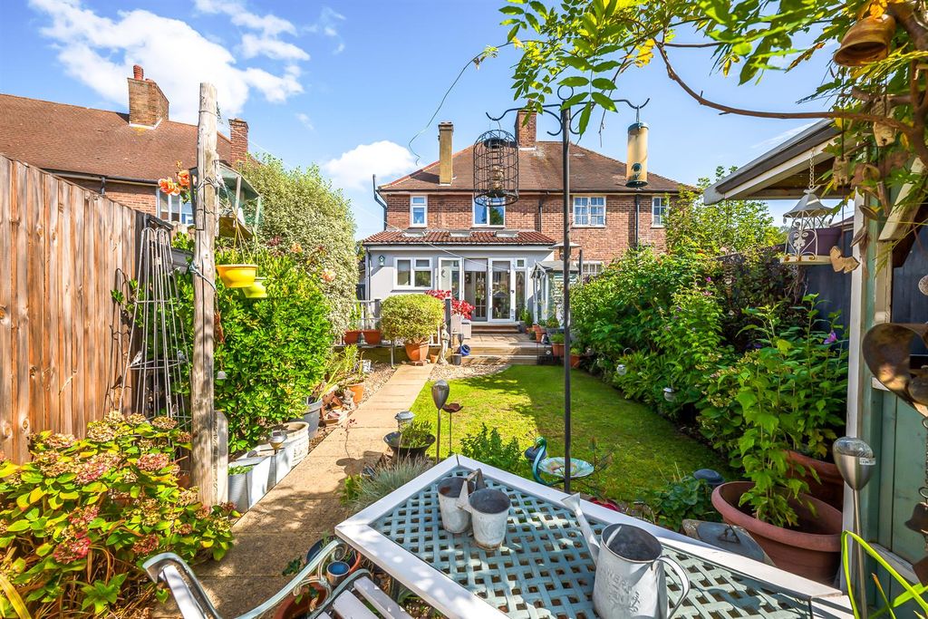 Property photo 2 of 21 Garden