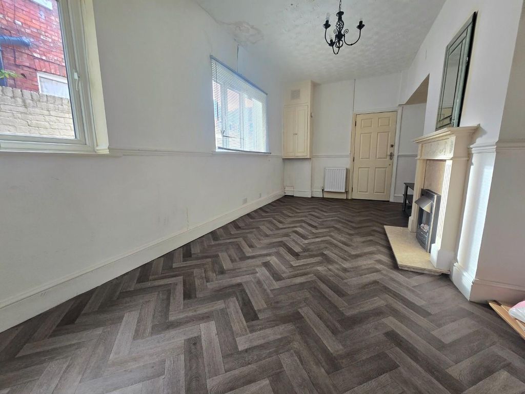 Property photo 3 of 17 Dining Room