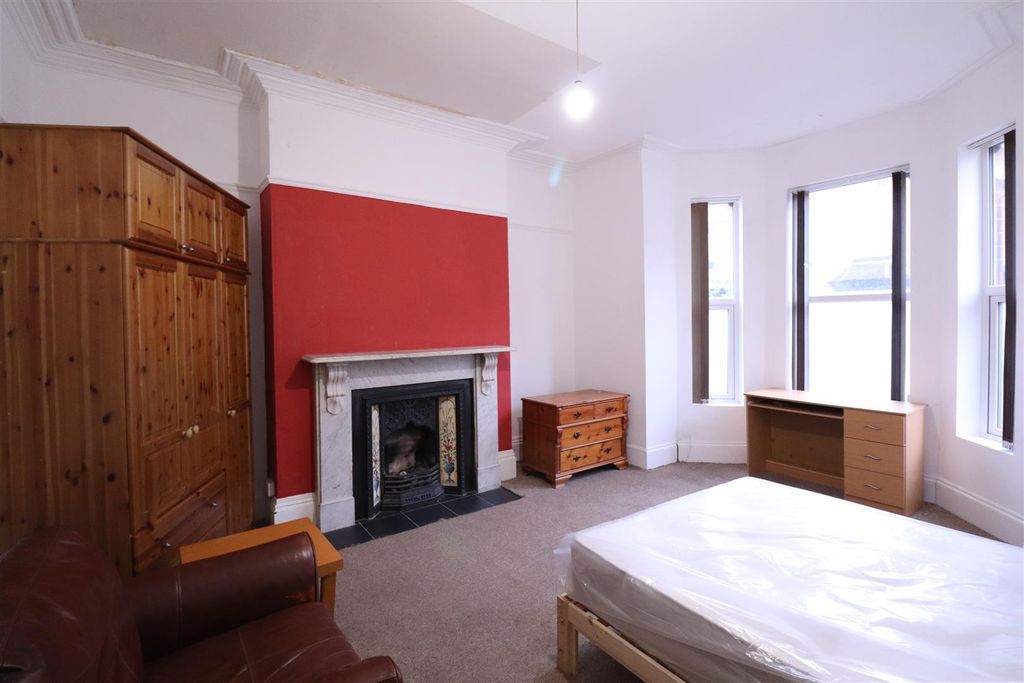 Property photo 3 of 41 Room 1