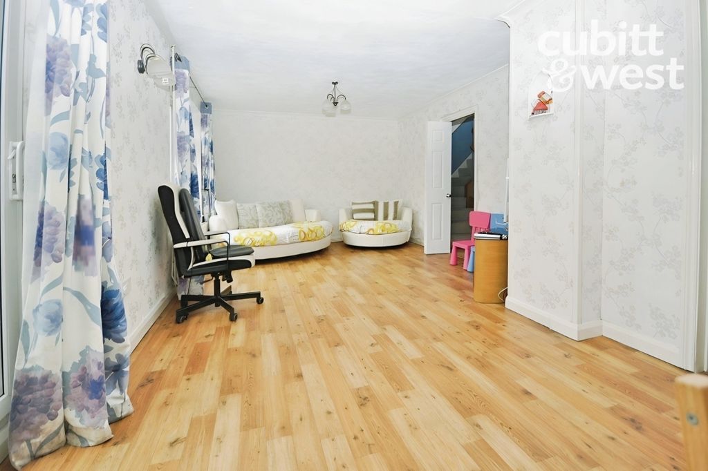 Property photo 3 of 11 Living Room