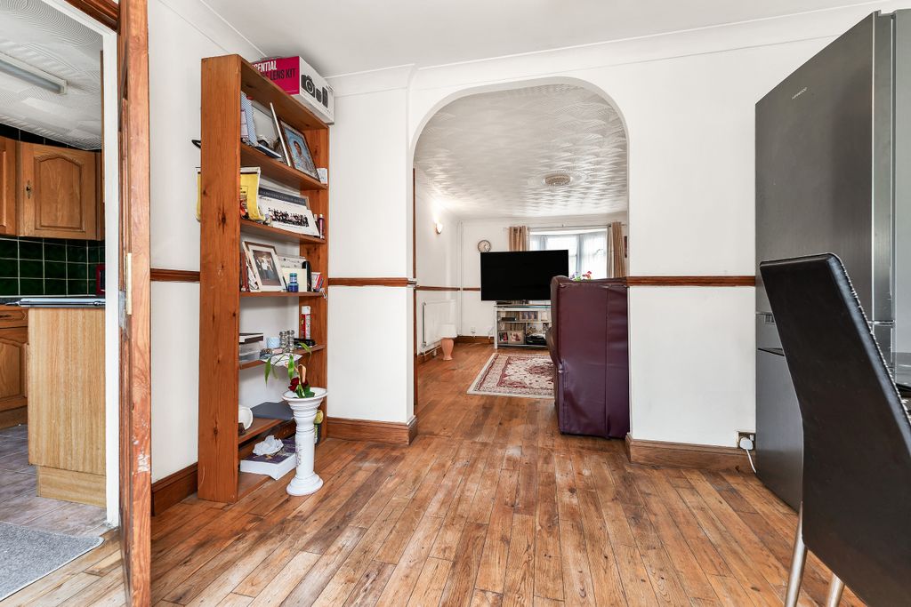 Property photo 3 of 18 32 Glemsford Place, Haverhill (3).Jpg