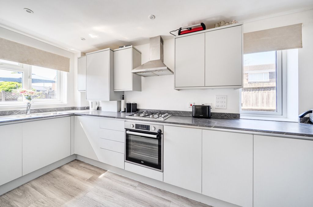 Property photo 2 of 8 1447957-13-69Ef6c...