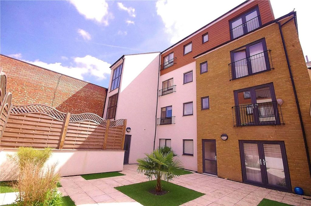 Property photo 2 of 6