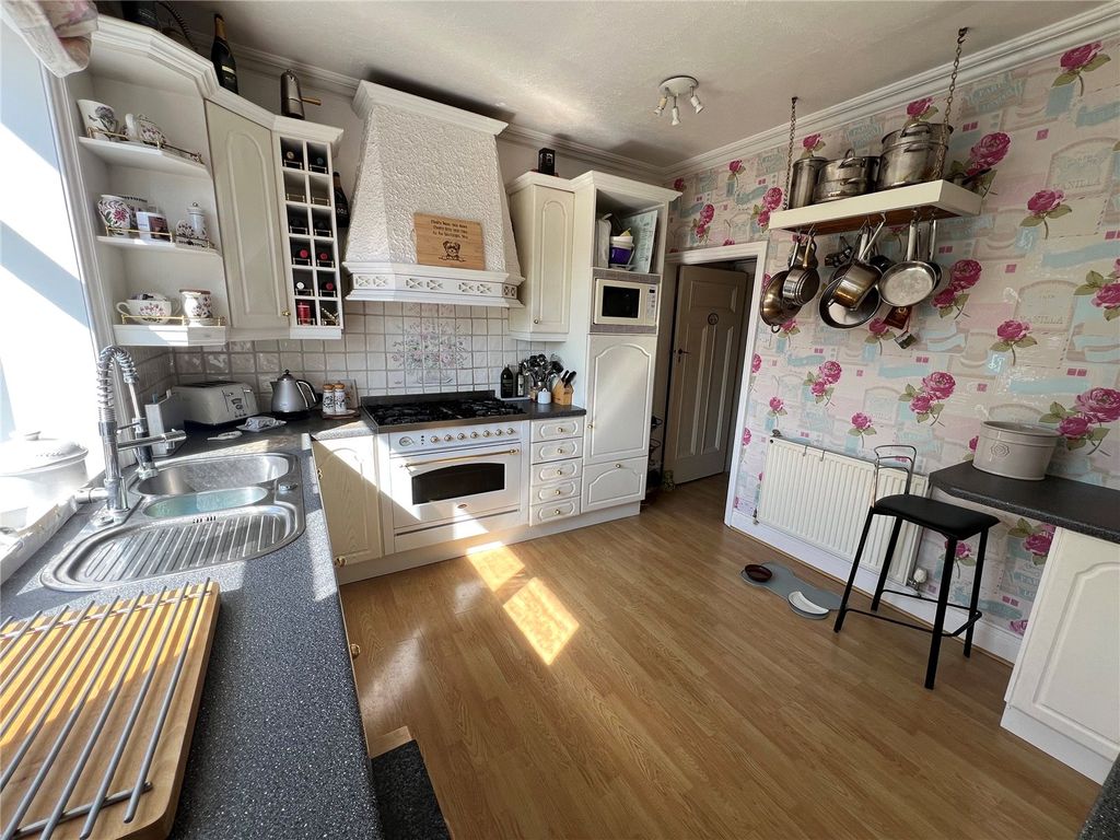 Property photo 3 of 15 Kitchen