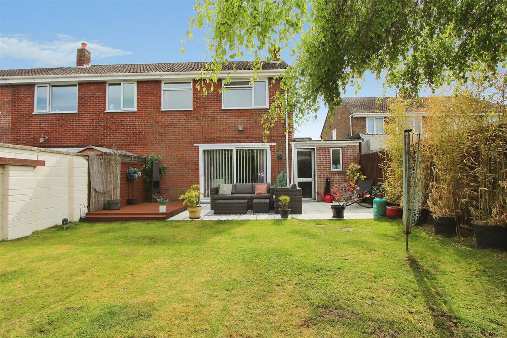 Property photo 3 of 16 Outside