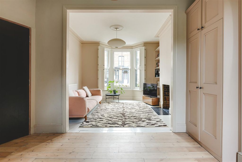 Property photo 2 of 33 Elderfield-25.Jpg