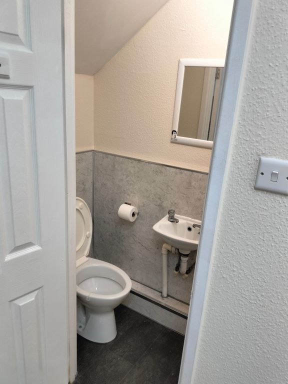 Property photo 3 of 10 Photo 2