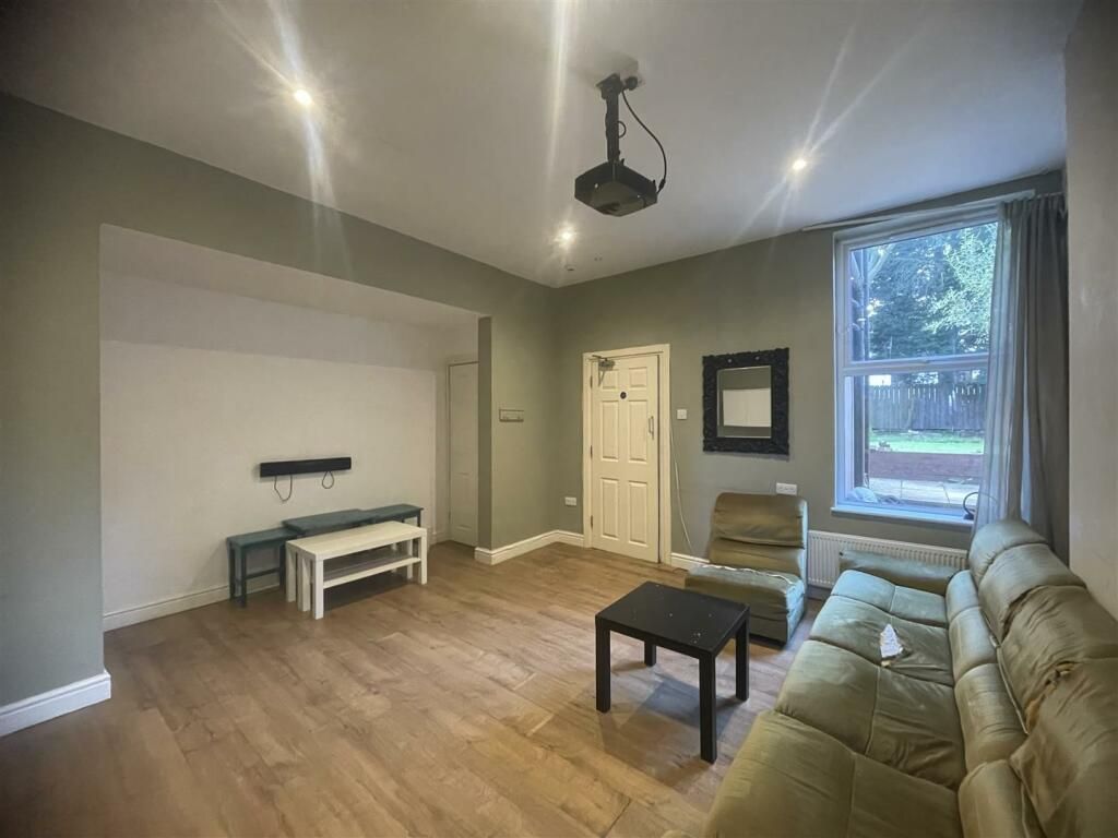 Property photo 2 of 23 29 Gedling 1