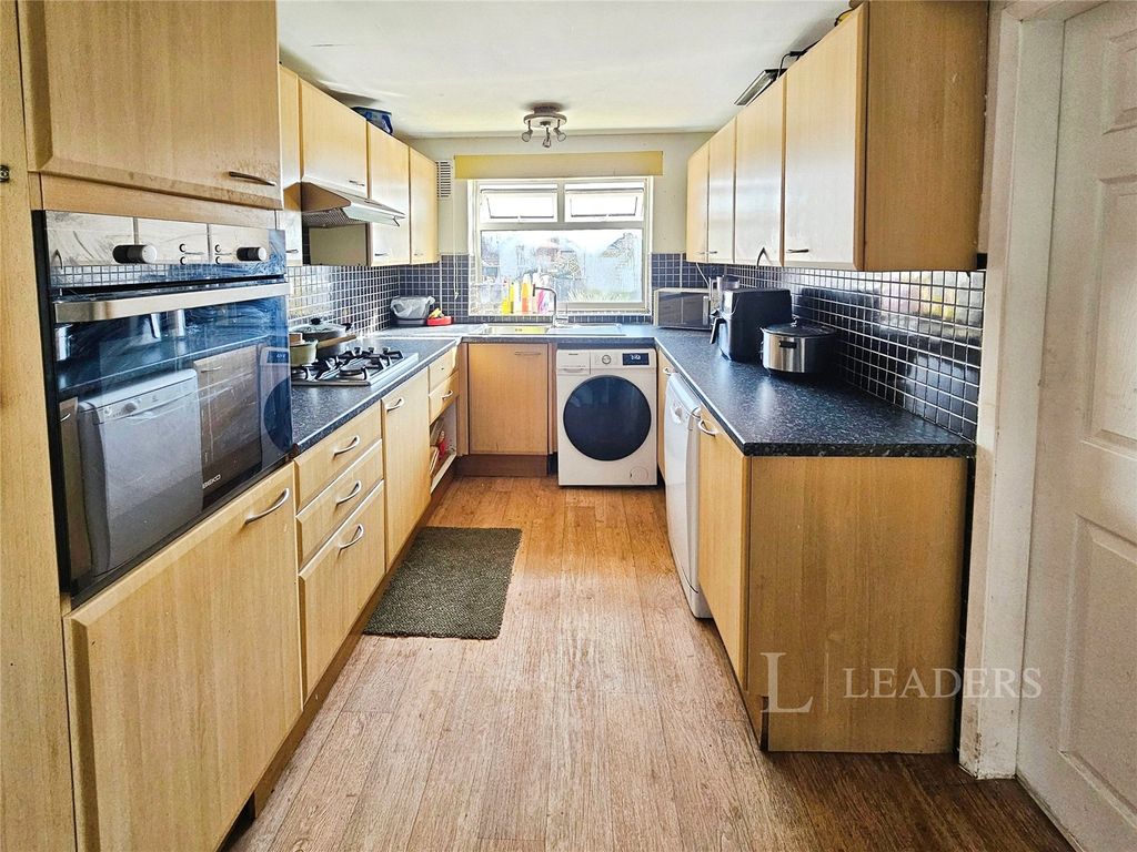 Property photo 3 of 14 Picture No. 35