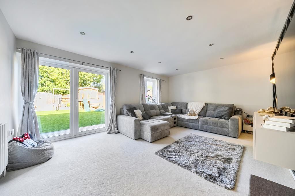 Property photo 3 of 21 Living Room