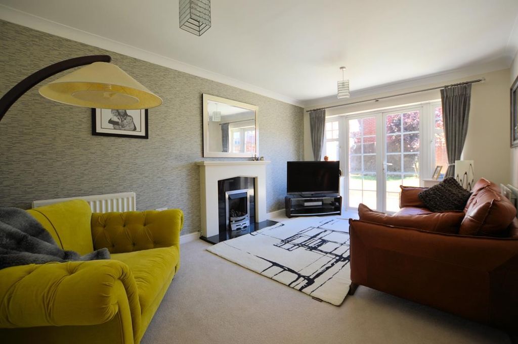 Property photo 2 of 8 Sitting Room