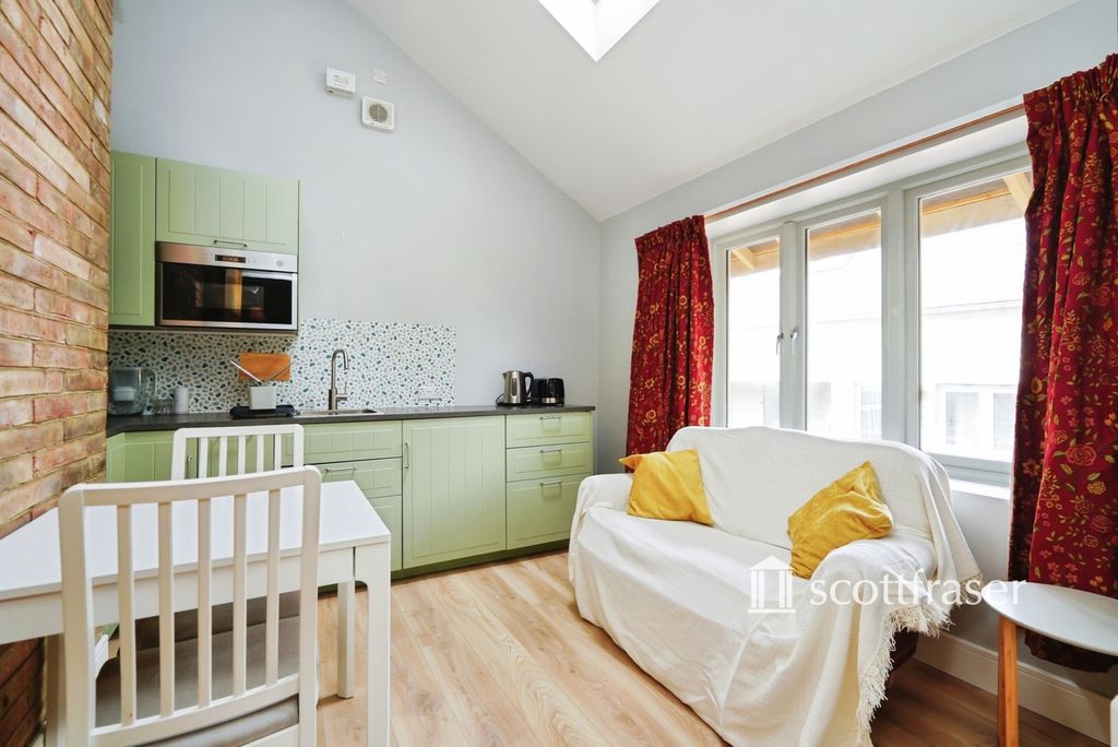 Property photo 2 of 11 Pbox-Img.Jpg