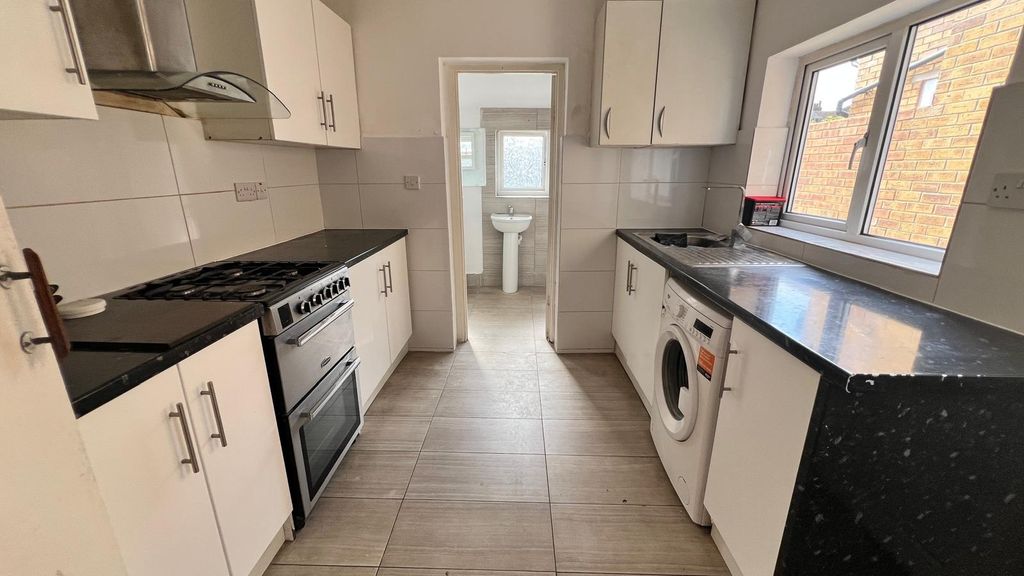 Property photo 1 of 9 3 Bed Terraced House To Rent Nelson Street, London E6