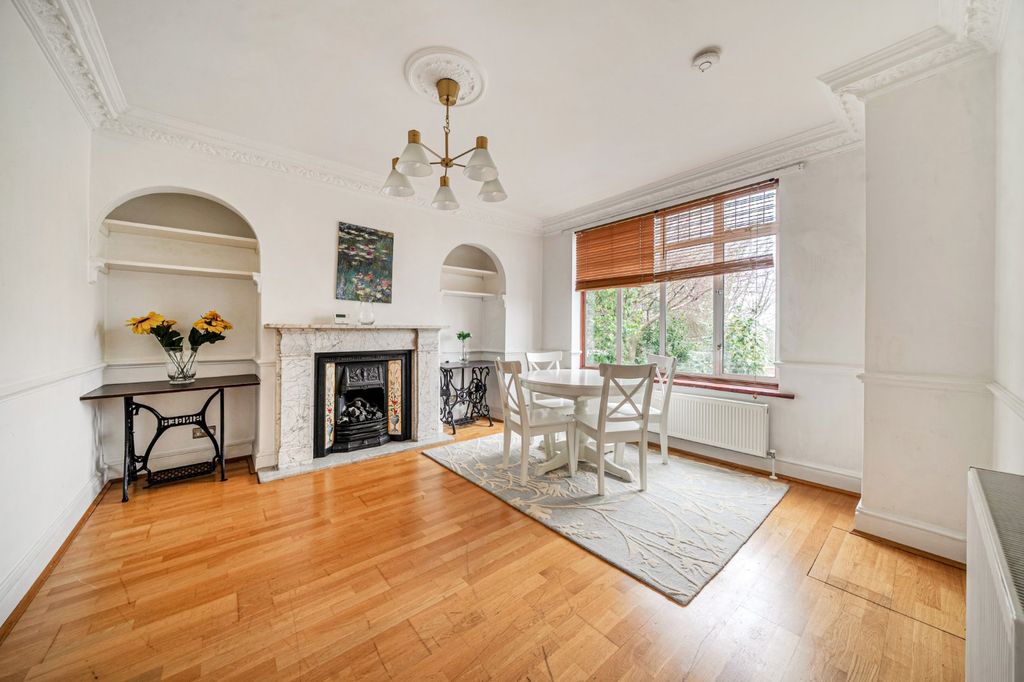 Property photo 2 of 18 Picture No. 13