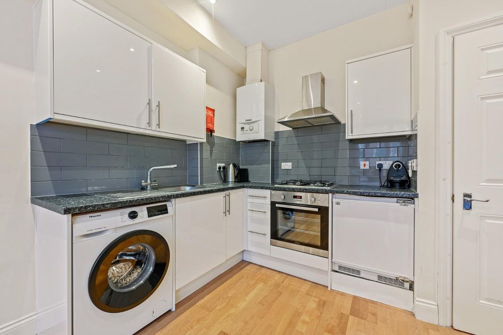 Property photo 2 of 7 Fbl - Woodstock Grove - Kitchen1 (1).Jpg