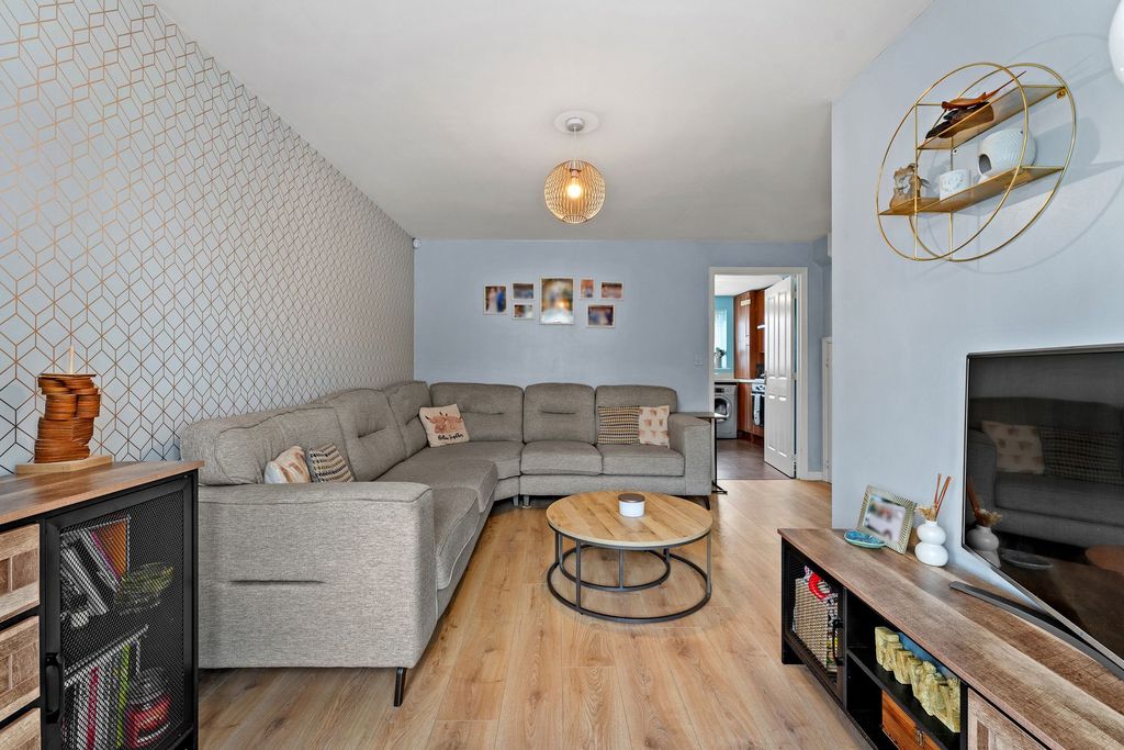 Property photo 3 of 23