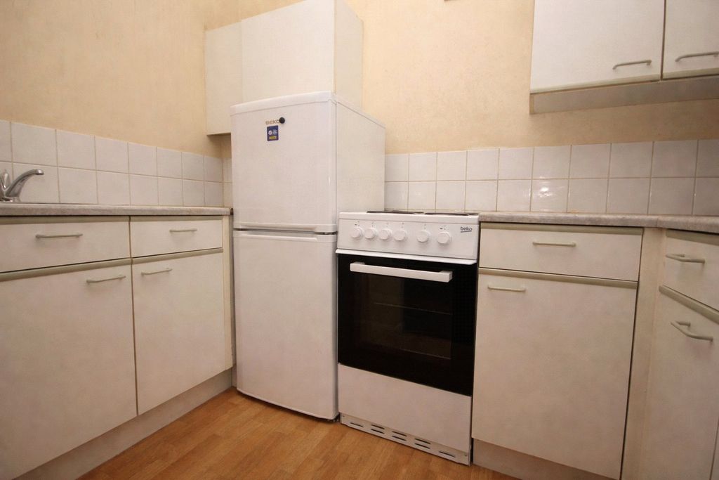 Property photo 3 of 8 Kitchen