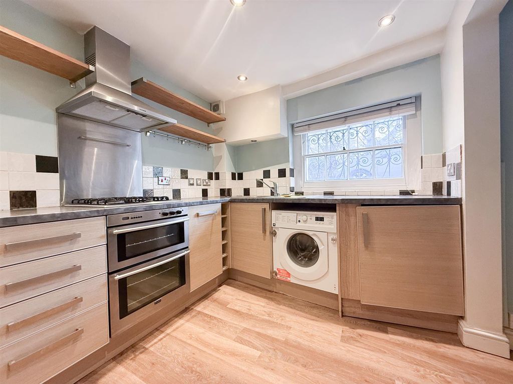 Property photo 3 of 9 Kitchen