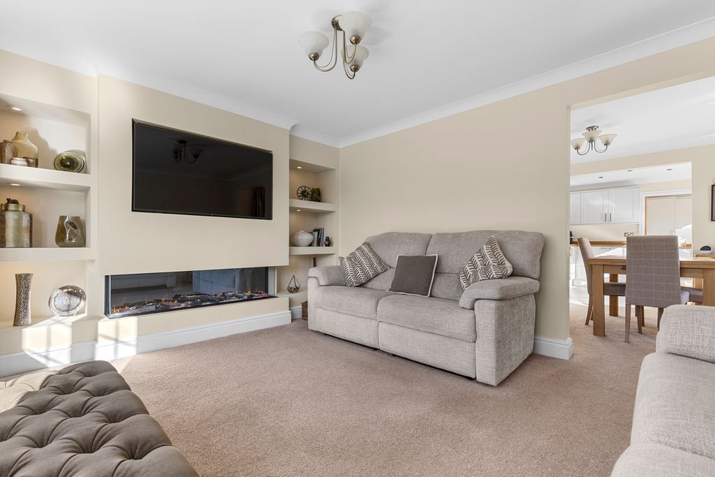 Property photo 3 of 21 Lounge